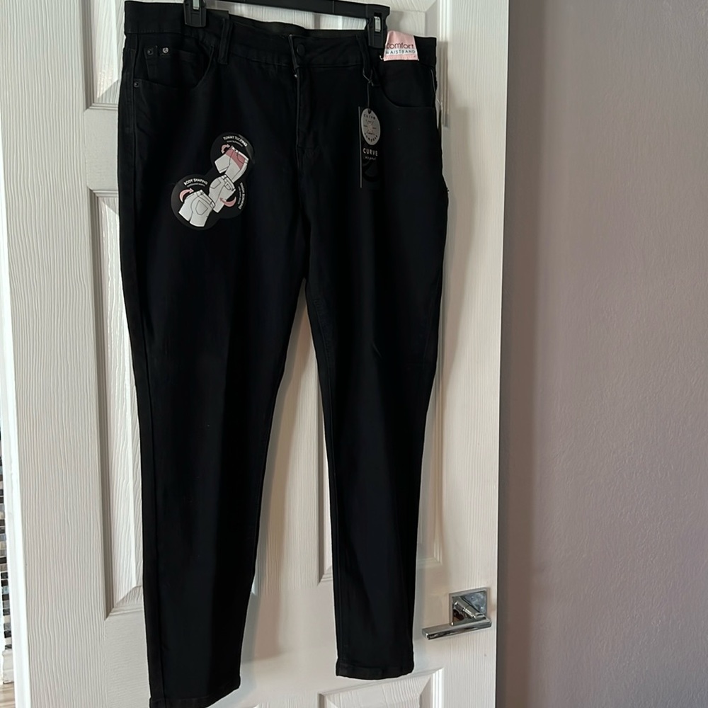 CURVE APPEAL Sz 16x33 Black Jeans.